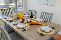 Bay to Bay Bungalow - Image 3