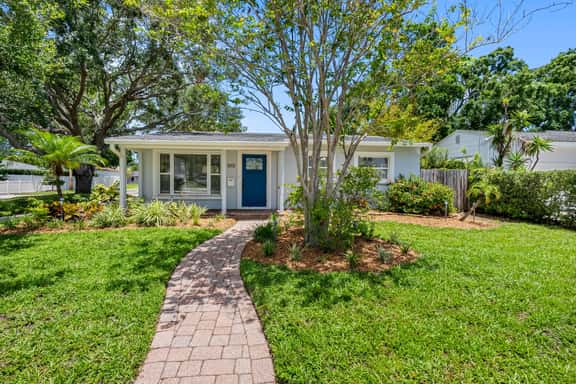 Bay to Bay Bungalow - Image 1