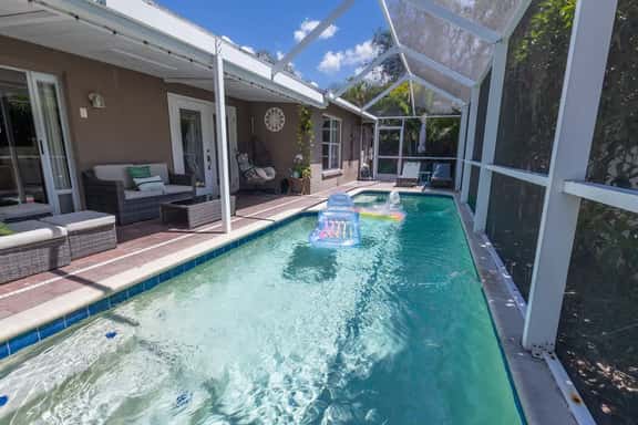 Poolside Palms  - Image 1