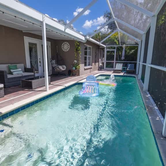 Poolside Palms  - Image 1