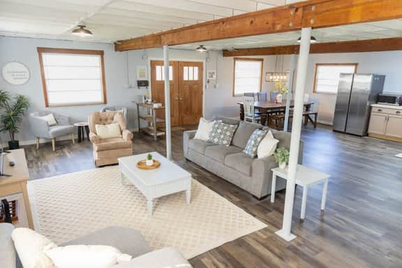 The Rustic Reed Barn - Image 2